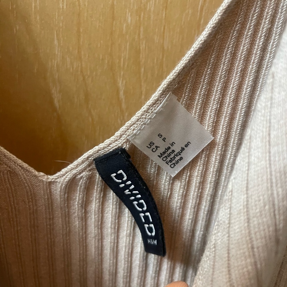 H&M Ribbed Crop Tank Top - Picture 2 of 2